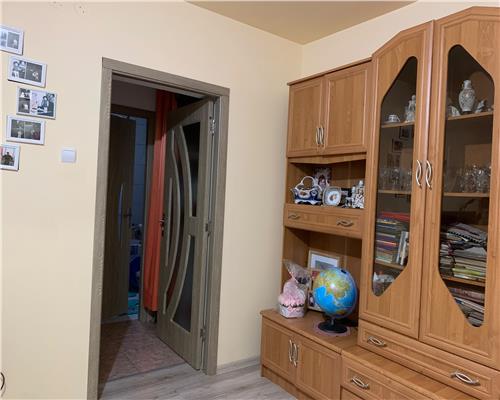 Apartament 2 camere + bucătărie, renovat recent, cu parcare – Dealul Florilor, Dej