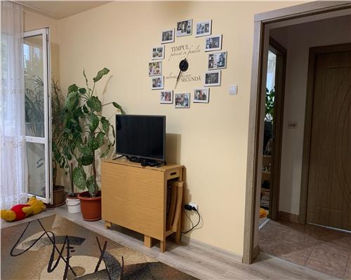 Apartament 2 camere + bucătărie, renovat recent, cu parcare – Dealul Florilor, Dej