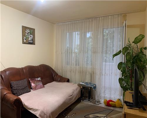 Apartament 2 camere + bucătărie, renovat recent, cu parcare – Dealul Florilor, Dej