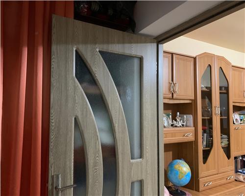 Apartament 2 camere + bucătărie, renovat recent, cu parcare – Dealul Florilor, Dej