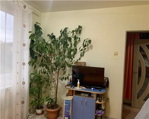 Apartament 2 camere + bucătărie, renovat recent, cu parcare – Dealul Florilor, Dej