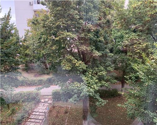 Apartament 2 camere + bucătărie, renovat recent, cu parcare – Dealul Florilor, Dej