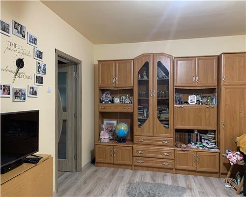 Apartament 2 camere + bucătărie, renovat recent, cu parcare – Dealul Florilor, Dej