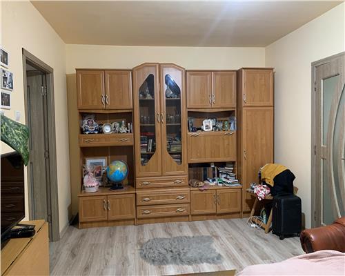 Apartament 2 camere + bucătărie, renovat recent, cu parcare – Dealul Florilor, Dej