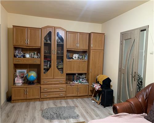 Apartament 2 camere + bucătărie, renovat recent, cu parcare – Dealul Florilor, Dej