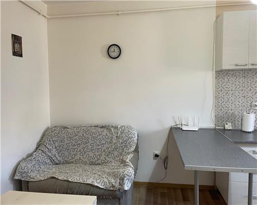 Apartament de inchiriat cu 2 camere, in zona Stejarului, 43mp, acces rapid la autobuz. 300 Euro.