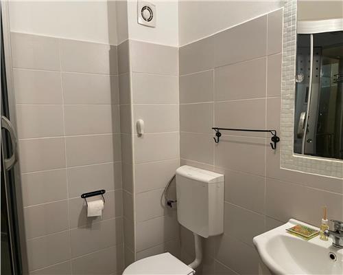 Apartament de inchiriat cu 2 camere, in zona Stejarului, 43mp, acces rapid la autobuz. 300 Euro.