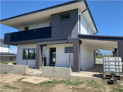 Casa 4 camere in Dezmir, suprafata utila 120 mp, curte libera 300 mp.