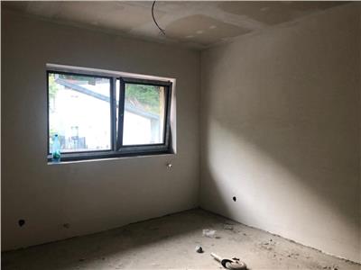 Duplex semifinisat 4 camere suprafata de 120 mp utili + 200 mp teren liber.