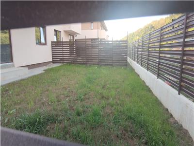 Duplex semifinisat 4 camere suprafata de 120 mp utili + 200 mp teren liber.