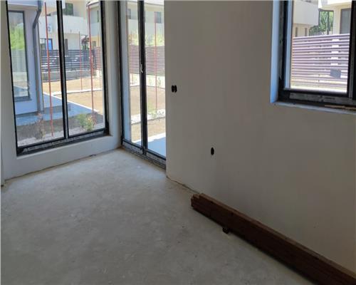 Duplex semifinisat 4 camere suprafata de 120 mp utili + 200 mp teren liber.