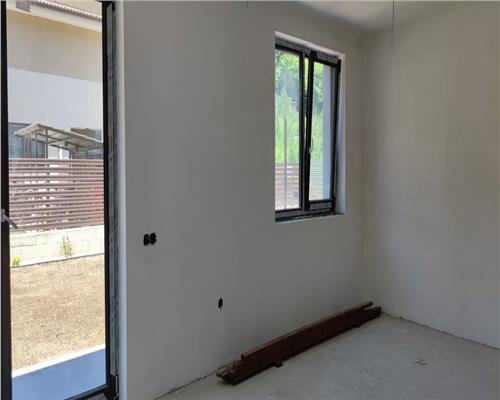Duplex semifinisat 4 camere suprafata de 120 mp utili + 200 mp teren liber.