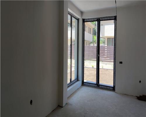 Duplex semifinisat 4 camere suprafata de 120 mp utili + 200 mp teren liber.