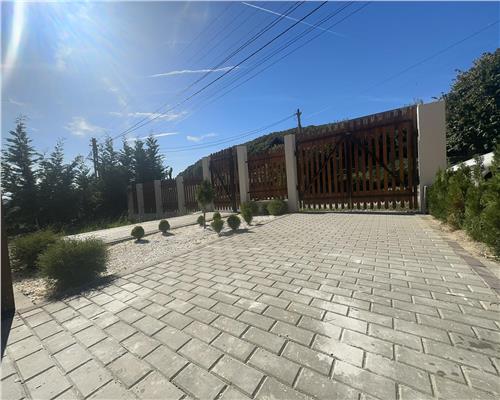 Comision 0%.Casa individuala la cheie 120 mp utili, teren liber 450 mp. Zona aerisita. Acces usor spre Cluj.
